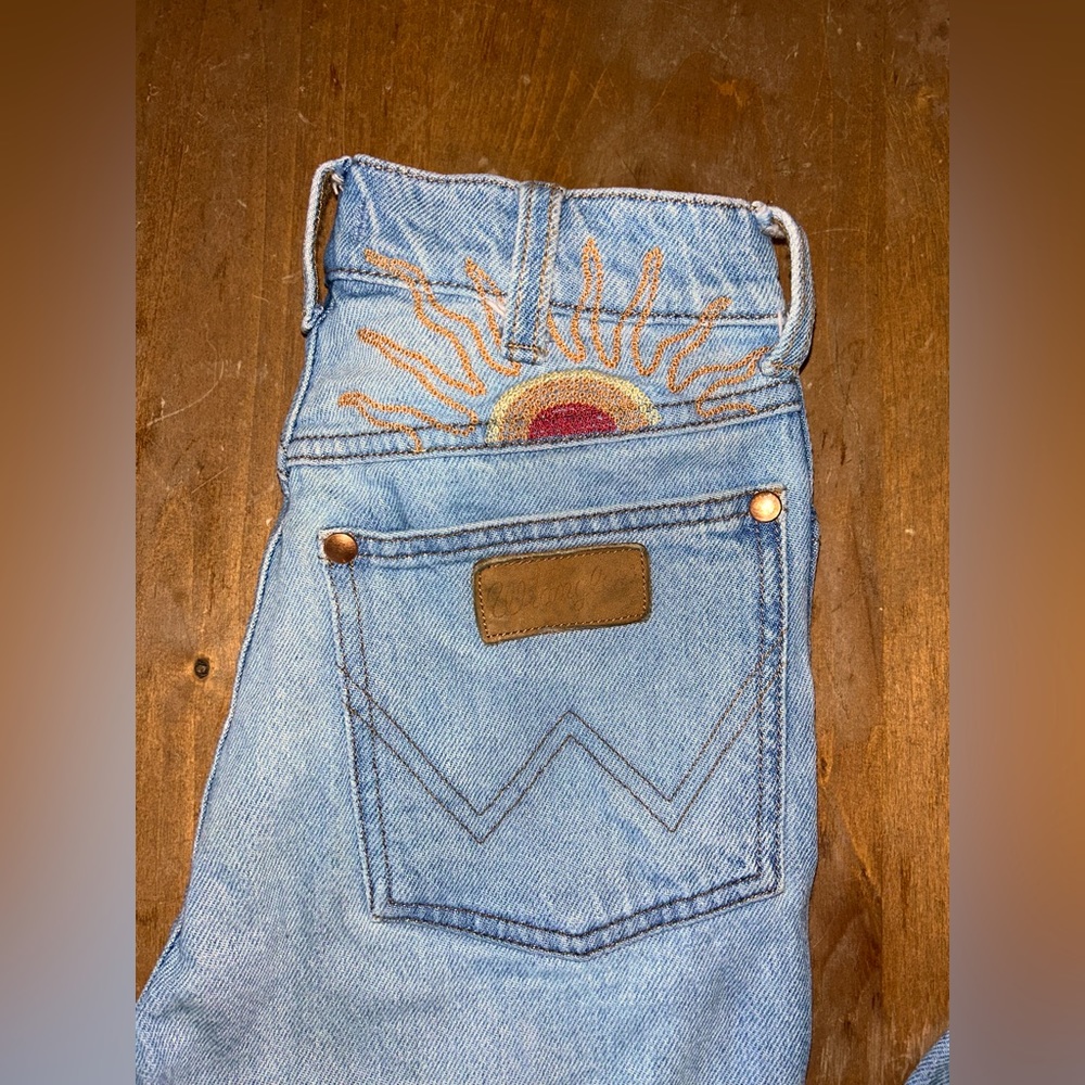 Sunset Scene Wrangler Flare Jeans☀️